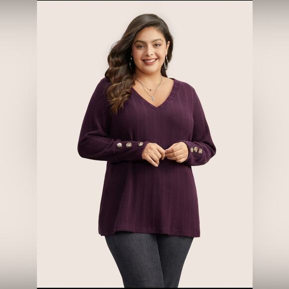 BloomChic Rib Knit V-Neck Button Detail T-Shirt - Picture 1 of 12